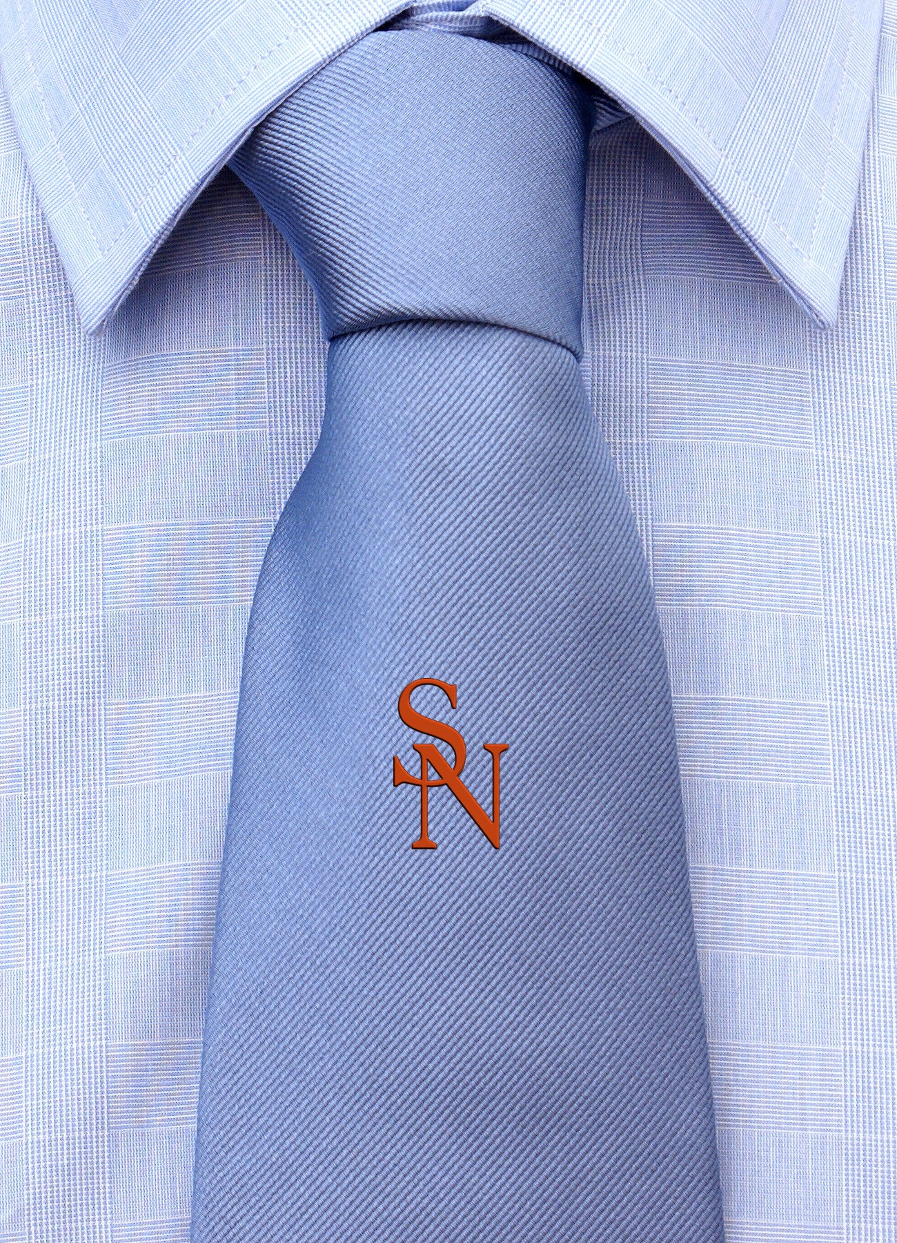 Cravatta con monogramma in stampatello personalizzato