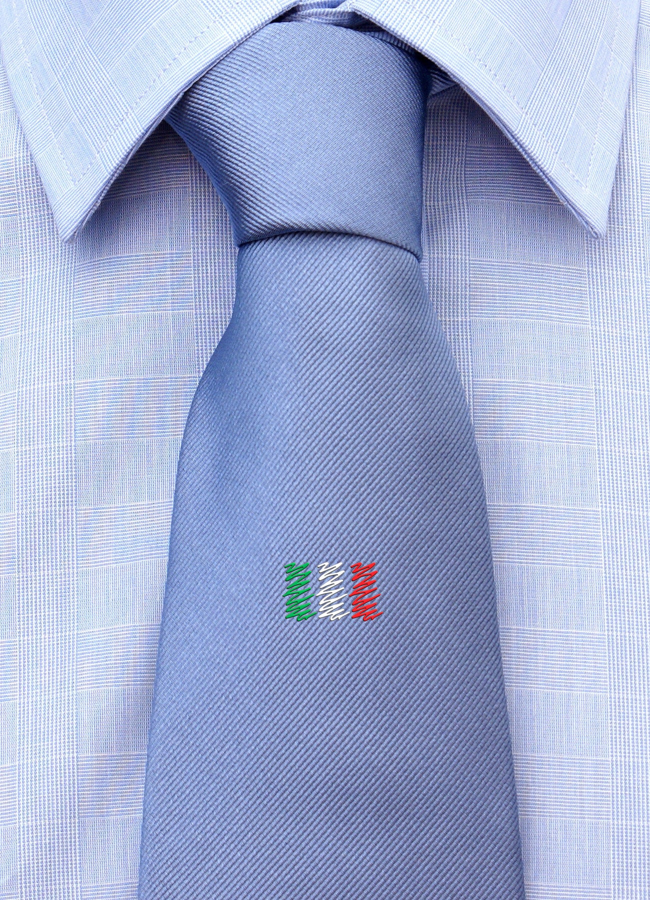 Cravatta con bandiera italiana stilizzata
