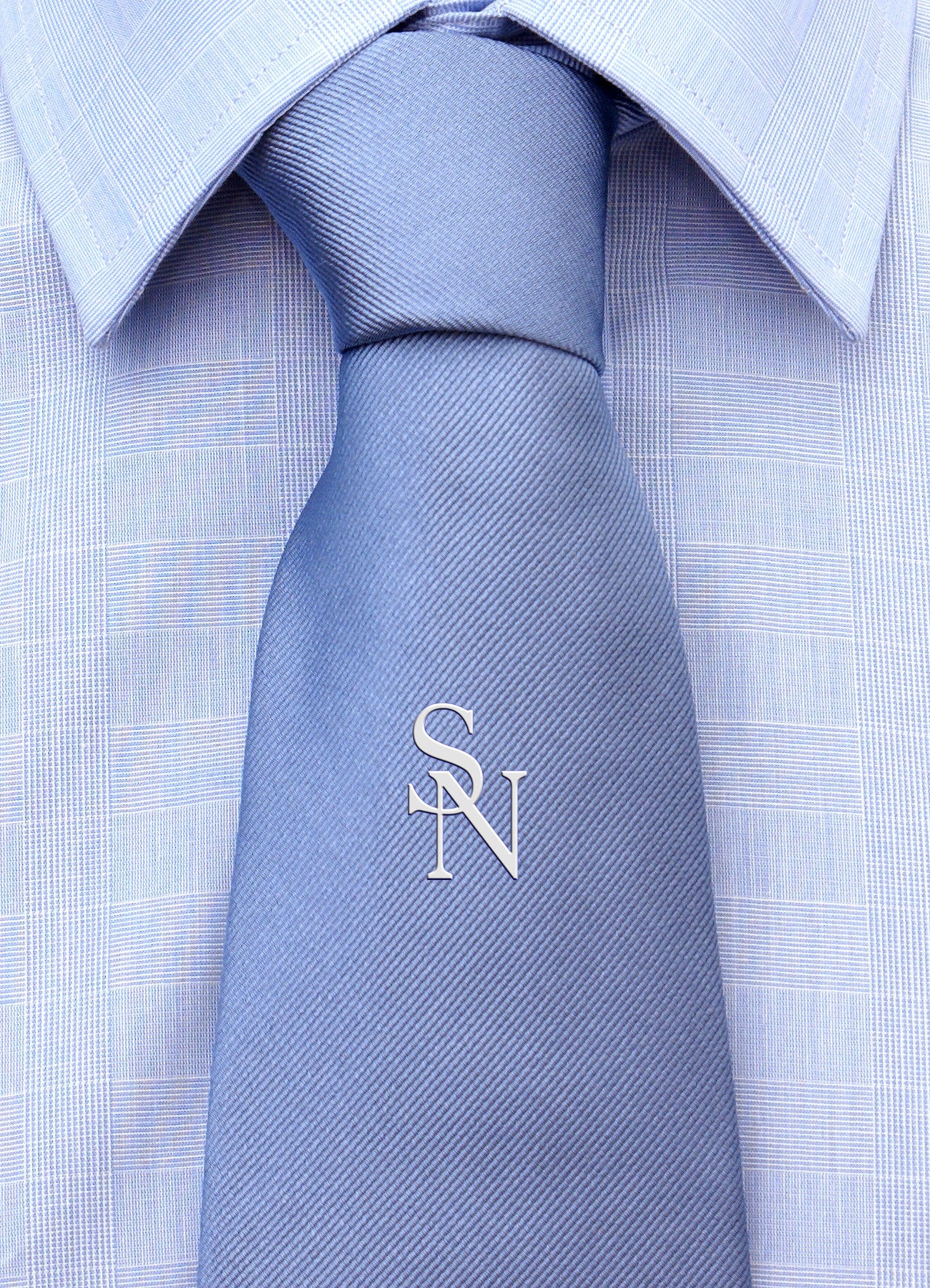 Cravatta con monogramma in stampatello personalizzato