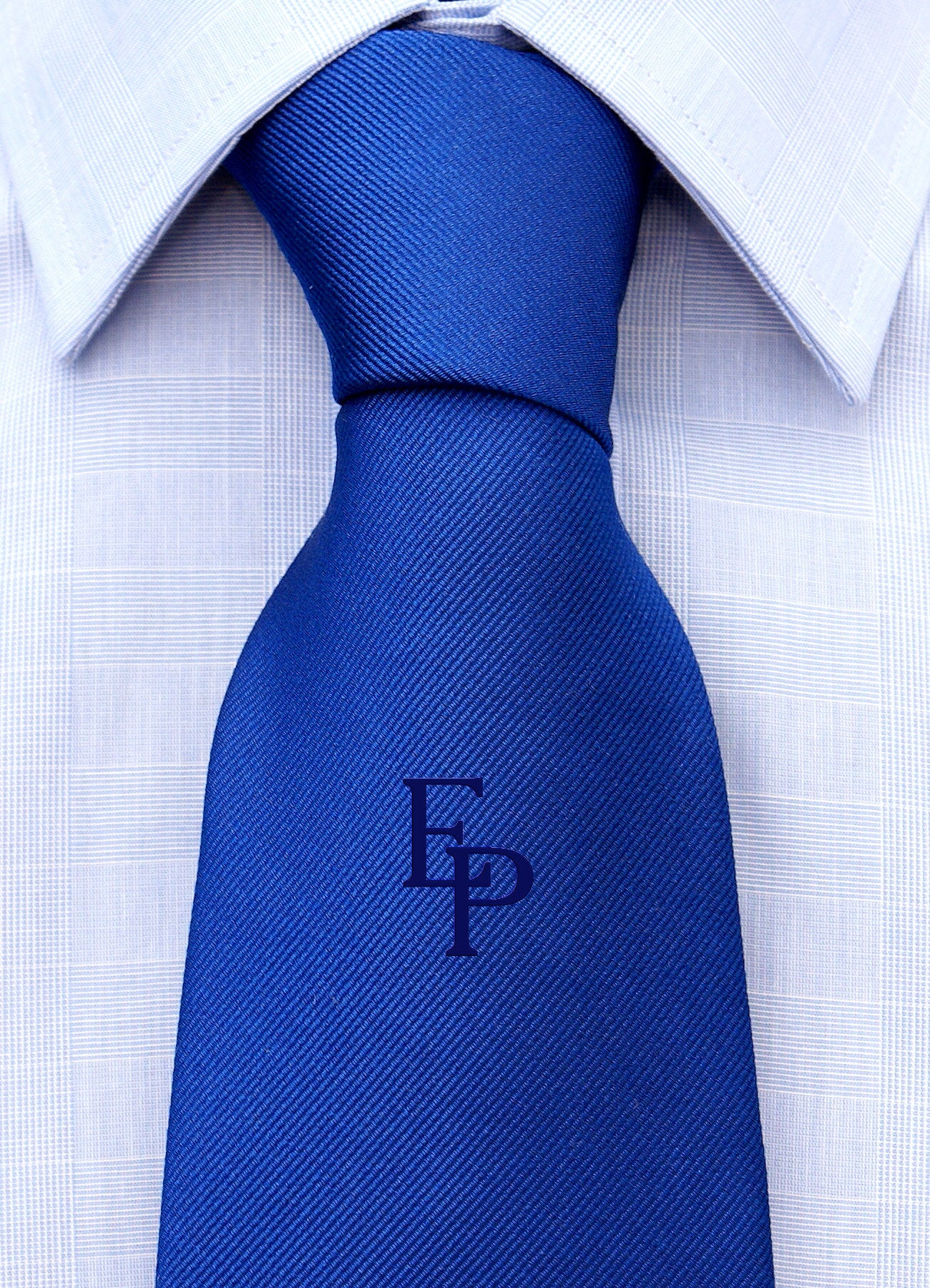 Cravatta con monogramma in stampatello personalizzato