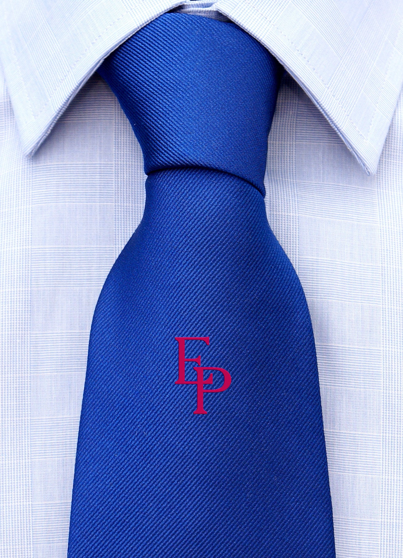 Cravatta con monogramma in stampatello personalizzato