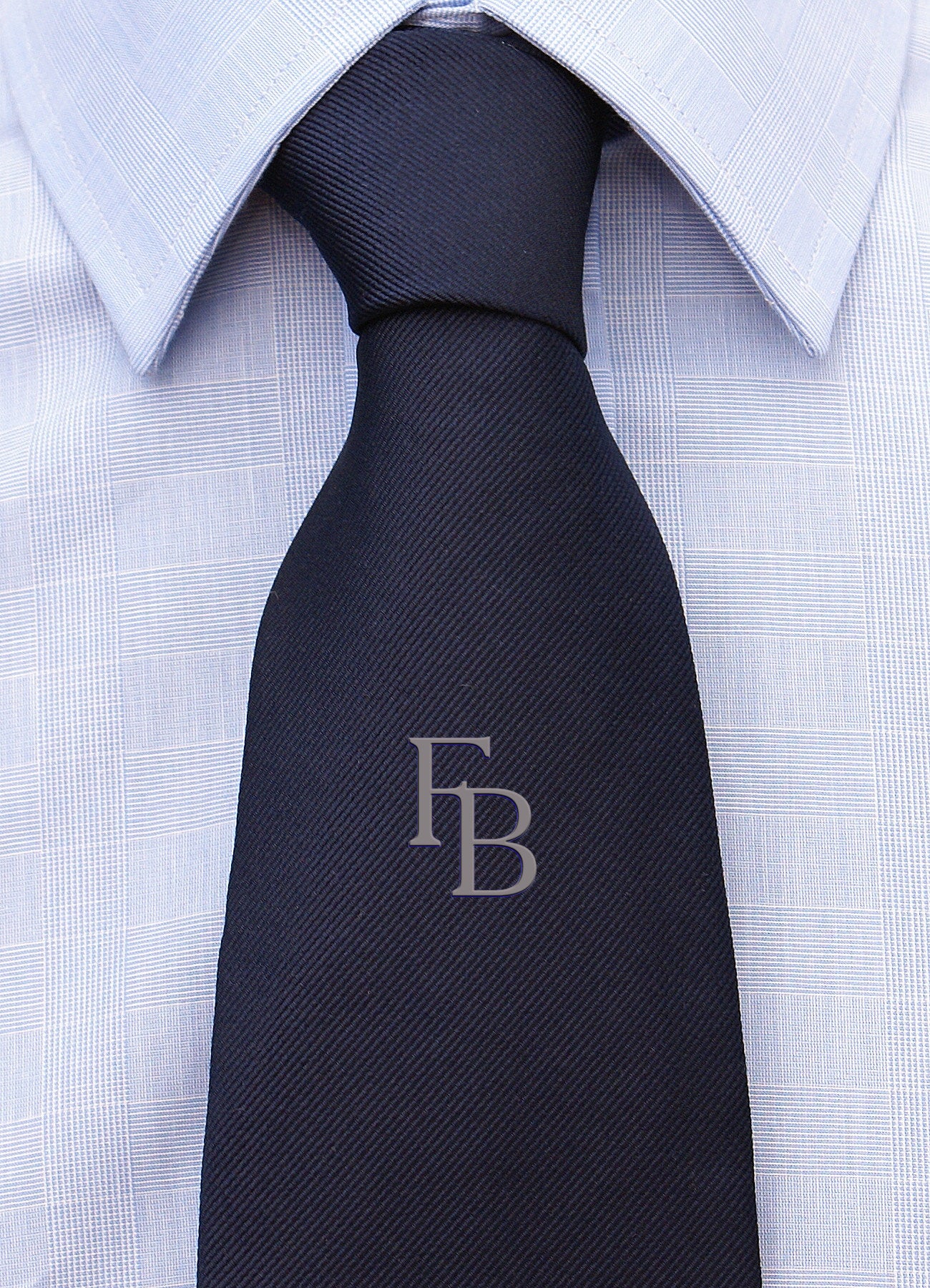 Cravatta con monogramma in stampatello personalizzato