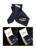 Cravatta con monogramma in stampatello stile "Caravaggio"