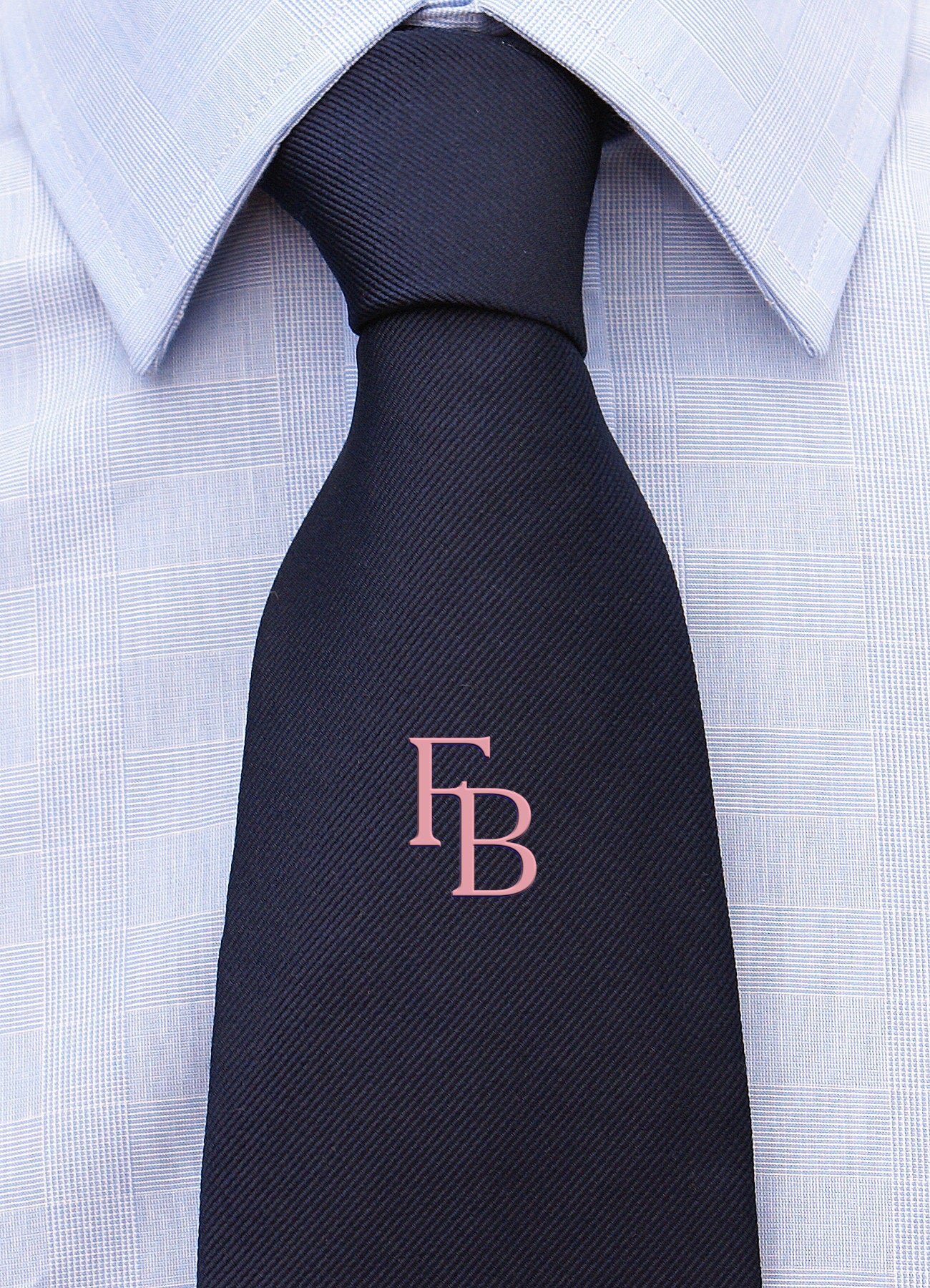 Cravatta con monogramma in stampatello personalizzato