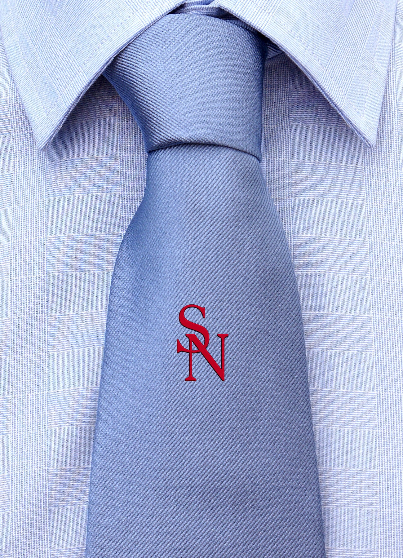 Cravatta con monogramma in stampatello personalizzato