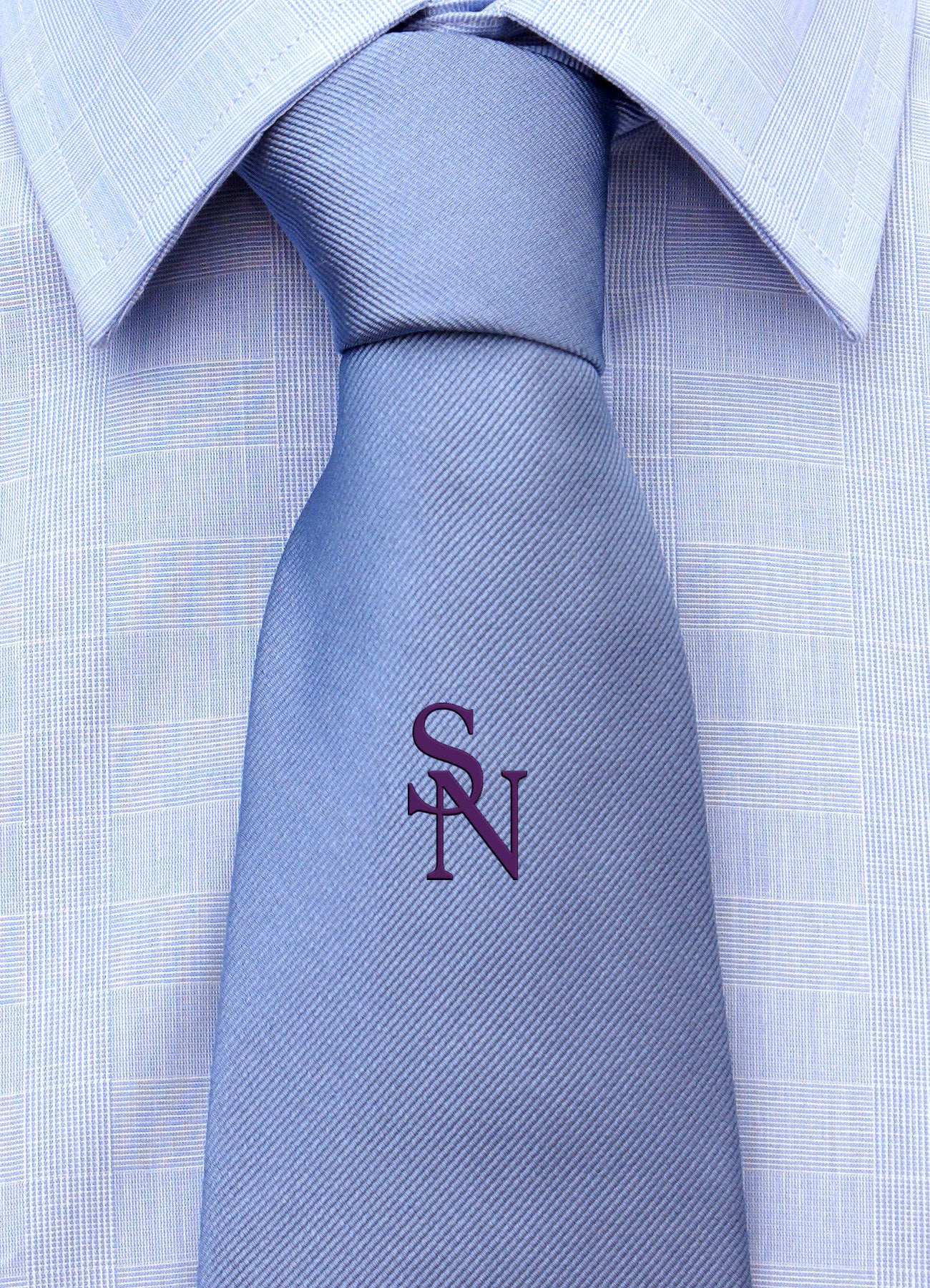 Cravatta con monogramma in stampatello personalizzato