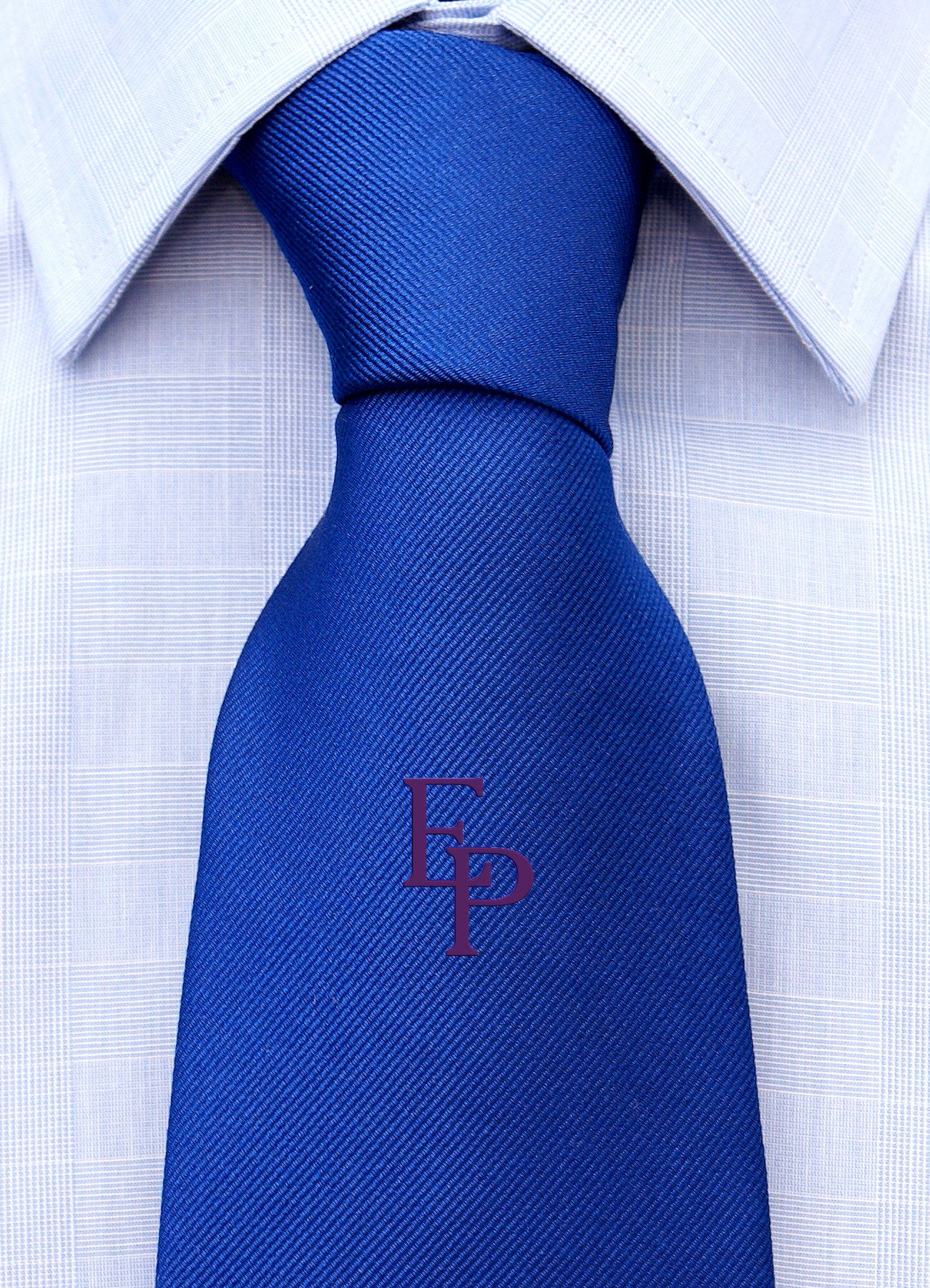 Cravatta con monogramma in stampatello personalizzato